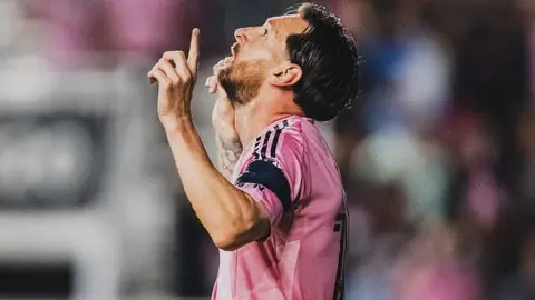 Messi incita a David Beckham para salir del retiro