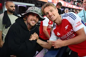 Justin Bieber sorprende por su afición al Arsenal y ver el juego de Champions ante Real Madrid por TUDN
