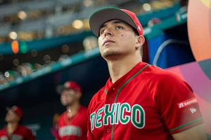 Luis Urías, pelotero mexicano, firma contrato con los Athletics de Oakland