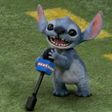 Stitch invade el campo del Caesars Superdome durante el Super Bowl LIX