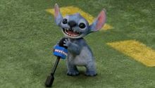 Stitch invade el campo del Caesars Superdome durante el Super Bowl LIX