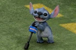 Stitch invade el campo del Caesars Superdome durante el Super Bowl LIX