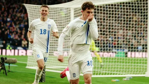 Grecia golea a Escocia y asciende a la Liga A de la UEFA Nations League