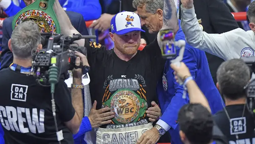 Canelo Álvarez y William Scull rompen récord de menos golpes conectados, según Compubox