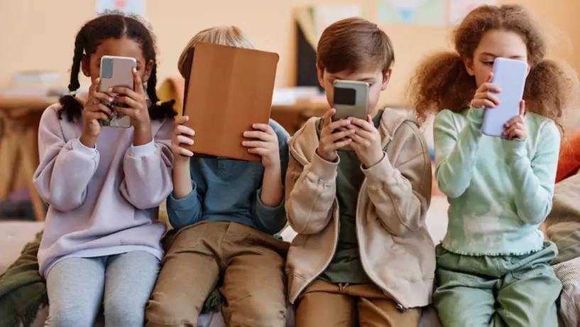 Un estado más se suma a la prohibición de celulares en escuelas