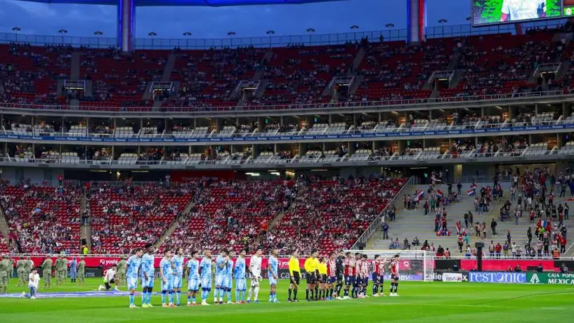 Violencia en la tribuna también apareció en el Estadio Akron para el Chivas vs Pachuca