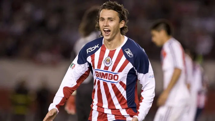 Chivas dedica emotivas palabras tras retiro de Omar Arellano