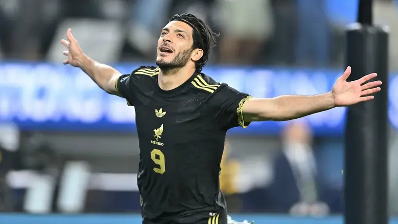Raúl Jiménez: el '9' que juega de '10' en la Selección Mexicana, según Ricardo La Volpe