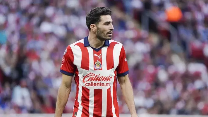 ‘Pollo’ Briseño revela falta de competencia interna en Chivas