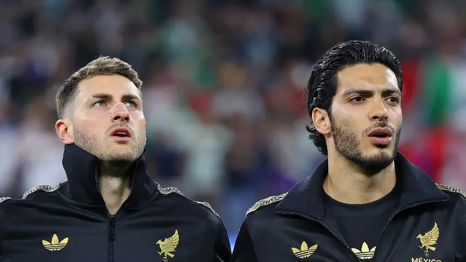 Raúl Jiménez fue claro sobre el tema de jugar con Santiago Giménez y su gran entendimiento