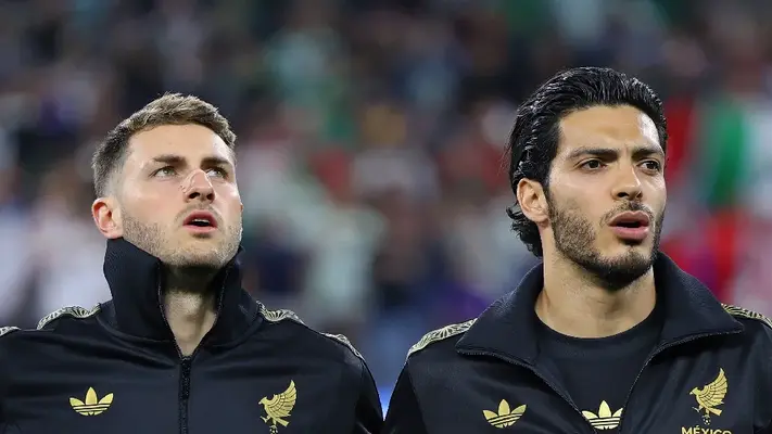 Raúl Jiménez fue claro sobre el tema de jugar con Santiago Giménez y su gran entendimiento