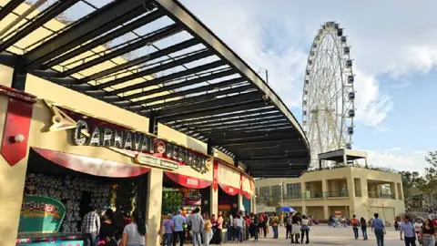 Parque Aztlán: Visitantes quedan atrapados en las alturas por fallas en los juegos