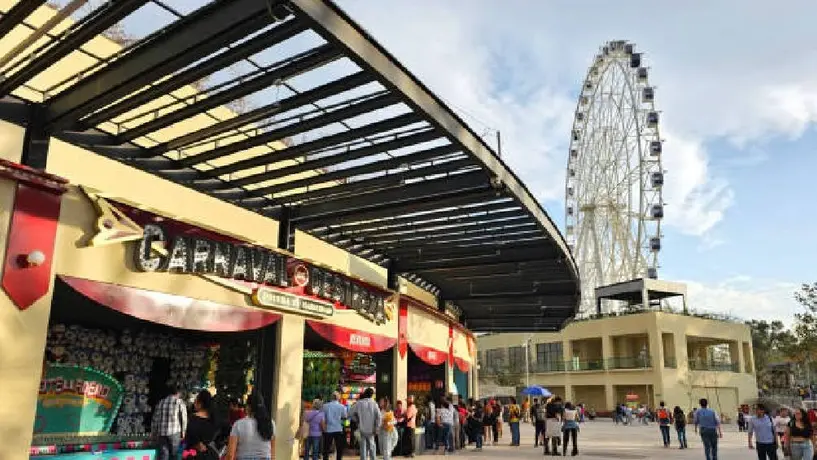 Parque Aztlán: Visitantes quedan atrapados en las alturas por fallas en los juegos