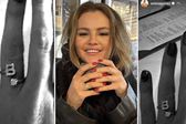 Selena Gomez vende anillo dedicado a Benny blanco valorado en más de 60 mil pesos en menos de 300 pesos