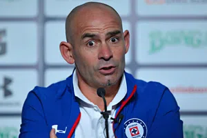 Paco Jémez, exentrenador de Cruz Azul, se hace viral por comparar estadísticas con ropa interior femenina