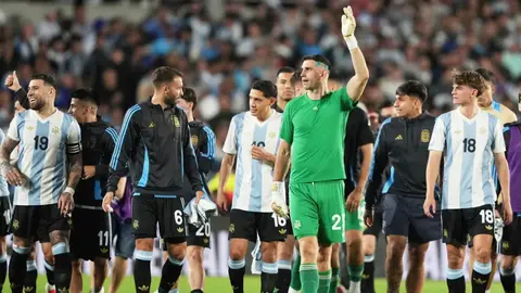 'Dibu' Martínez se burló de Brasil en goleada de Argentina y Scaloni lo regañó