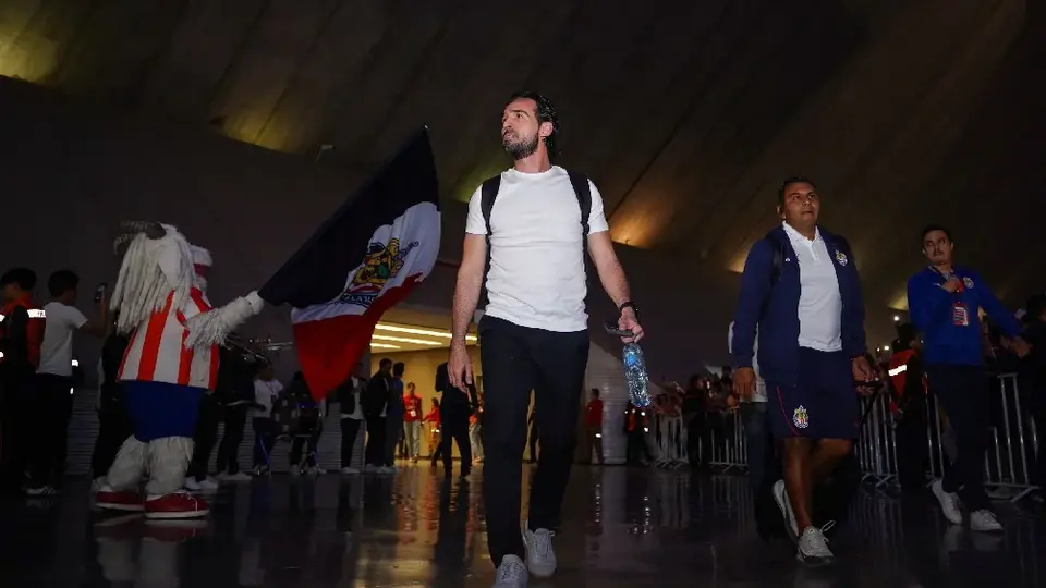 Chivas ha sido dirigido por cinco entrenadores diferentes en el presente torneo