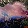 Afición blaugrana da colorido recibimiento al Barcelona para la Champions