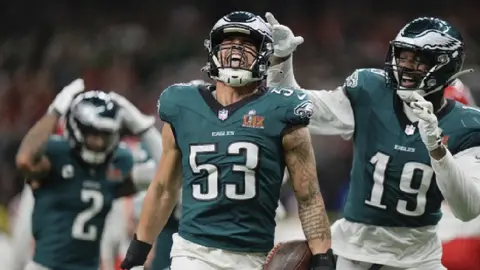 Buscan la prohibición del 'tush push' utilizado con tanto éxito por los Eagles