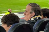 Marcelo Ebrard es captado en el Santiago Bernabéu viendo al Real Madrid; redes lo destrozan