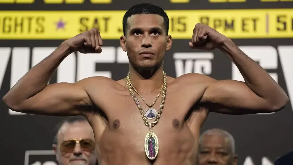 David Benavidez nuevo campeón de peso semipesado del CMB tras renuncia de Dmitry Bivol