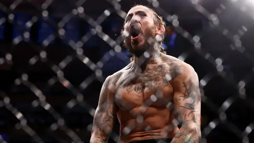 Peleador de UFC se viraliza al sacar un arma para defenderse de un intento de asalto