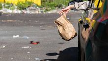 ¡Hasta 5 mil pesos de multa por tirar basura desde tu automóvil!