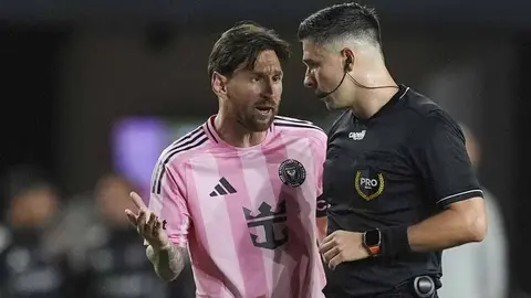 ¡Enloqueció! Leo Messi se encaró con el árbitro tras el empate de Inter Miami