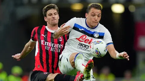 AC Milan cayó ante Atalanta y se aleja de puestos europeos; Santiago Giménez regresó a la actividad
