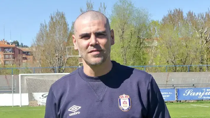 Víctor Valdés fue anunciado como nuevo entrenador del Real Ávila