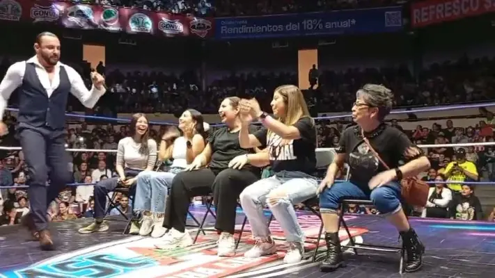 VIDEO: Latin Lover sufre ataque de Alberto ‘El Patrón’ mientras hacía show sólo para mujeres en el ring