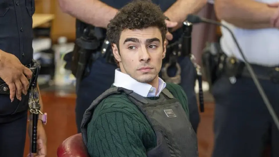 Luigi Mangione enfrenta cargos federales; la Fiscalía buscará la pena de muerte