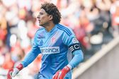 Memo Ochoa brilla en victoria del AVS y sueña con la salvación en Portugal