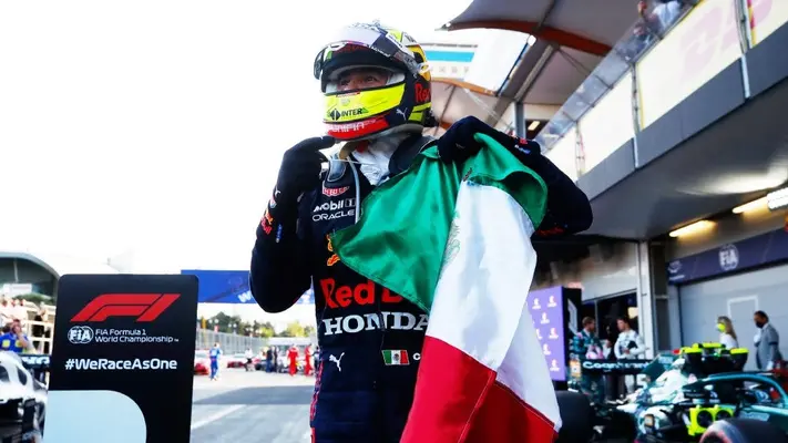 ¿Suerte? Mecánico de Red Bull da detalles sobre victoria de Checo Pérez en Bakú