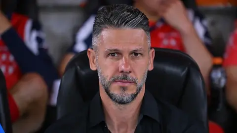 Pese a los rumores de su salida, Martín Demichelis arriba con normalidad al Gigante de Acero