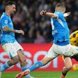 Napoli rescata empate ante Inter de Milán y deja la Serie A al rojo vivo