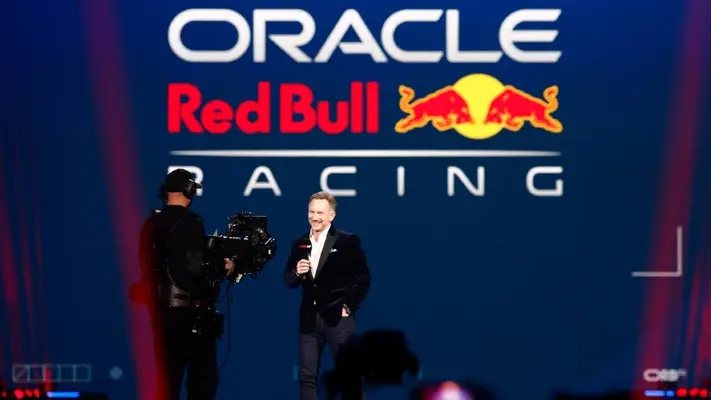 Christian Horner se llevó abucheos en la presentación del RB21 en el F1 75 LIVE