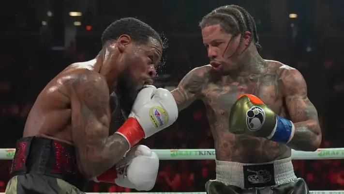 Con empate polémico y caída no validada, Davis conserva su título ante Roach