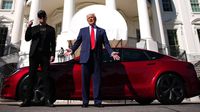 Donald Trump compra un Tesla luego de despotricar contra los autos eléctricos