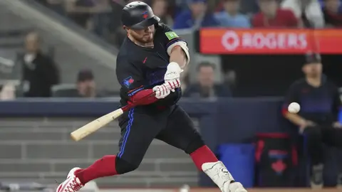 Alejandro Kirk impulsa la victoria de Blue Jays con dos carreras sobre Guardians