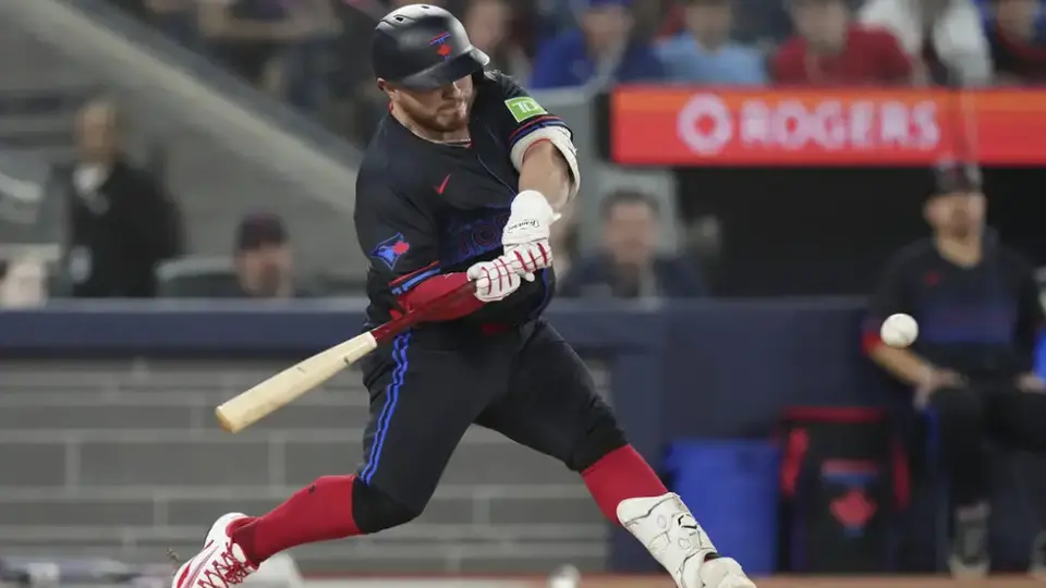 Alejandro Kirk impulsa la victoria de Blue Jays con dos carreras sobre Guardians