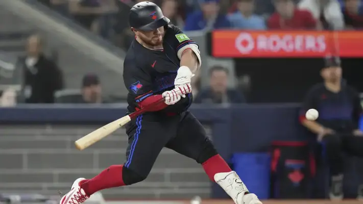 Alejandro Kirk impulsa la victoria de Blue Jays con dos carreras sobre Guardians