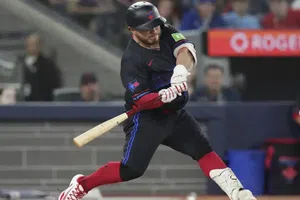 Alejandro Kirk impulsa la victoria de Blue Jays con dos carreras sobre Guardians