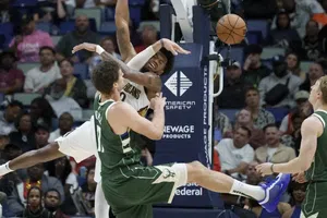 Sin Giannis Antetokounmpo, Bucks derrotan a Pelicans y mejoran su posición en la Conferencia Este