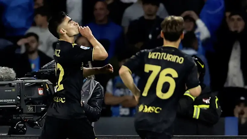 Prensa italiana se rinde ante Johan Vásquez y lo elige el mejor jugador del partido ante Napoli