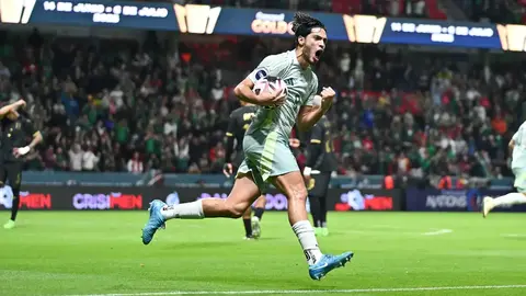 Raúl Jiménez 'vence' a Santiago Giménez en la lucha por la titularidad en Selección Mexicana