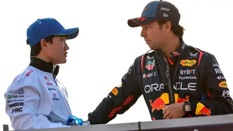 ¡No lo olvidan! Afición en Japón no olvida a Checo Pérez, pese a apoyar a Yuki Tsunoda