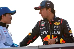 ¡No lo olvidan! Afición en Japón no olvida a Checo Pérez, pese a apoyar a Yuki Tsunoda