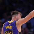 Luka Doncic consigue su primer triple doble con Lakers en su reencuentro con Mavericks