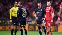Comisión de Árbitros reconoce 'error' en polémico gol anulado a Chivas